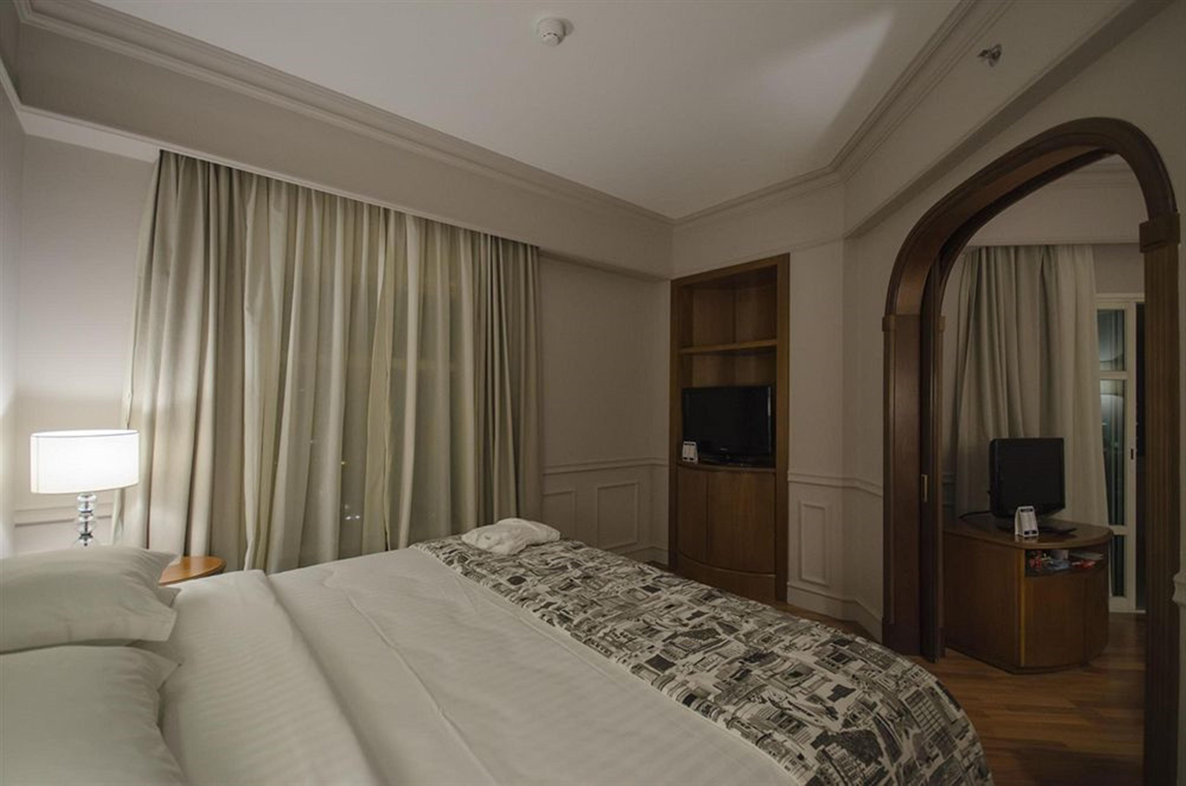 Hotel Gran Estanplaza Berrini 5*